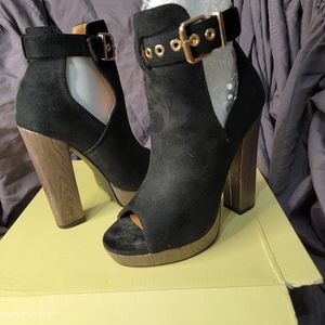 Size 6.5 Shoe Republica Heels